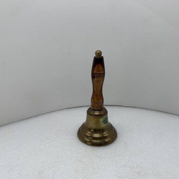 Vintage Drawbridge Inn Hotel January 1st 2000 Commemorative Wood‎ & Brass Bell - Picture 4 of 6